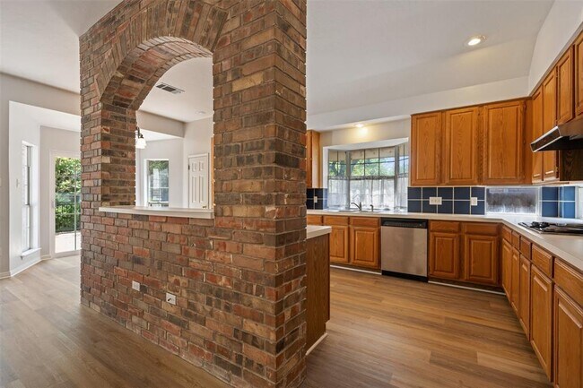 Building Photo - 11032 Crossland Dr