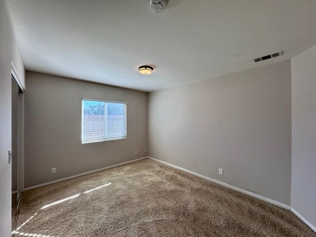 Building Photo - Beautiful 4 bedroom Temecula home sitting ...