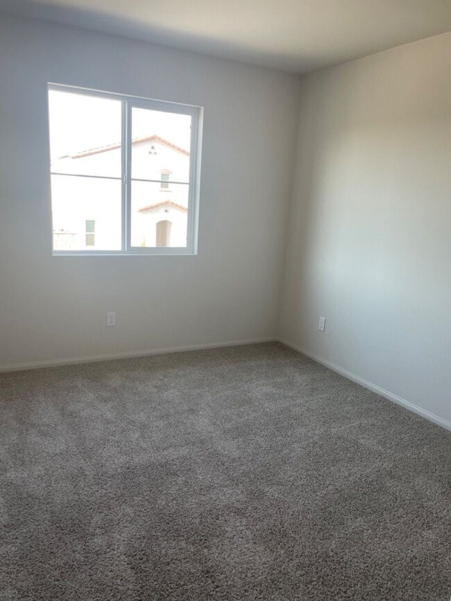 Building Photo - Beautiful New Home