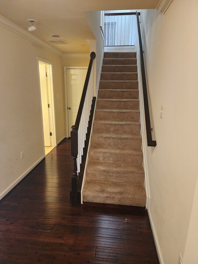 Building Photo - 7013 Southmoor St