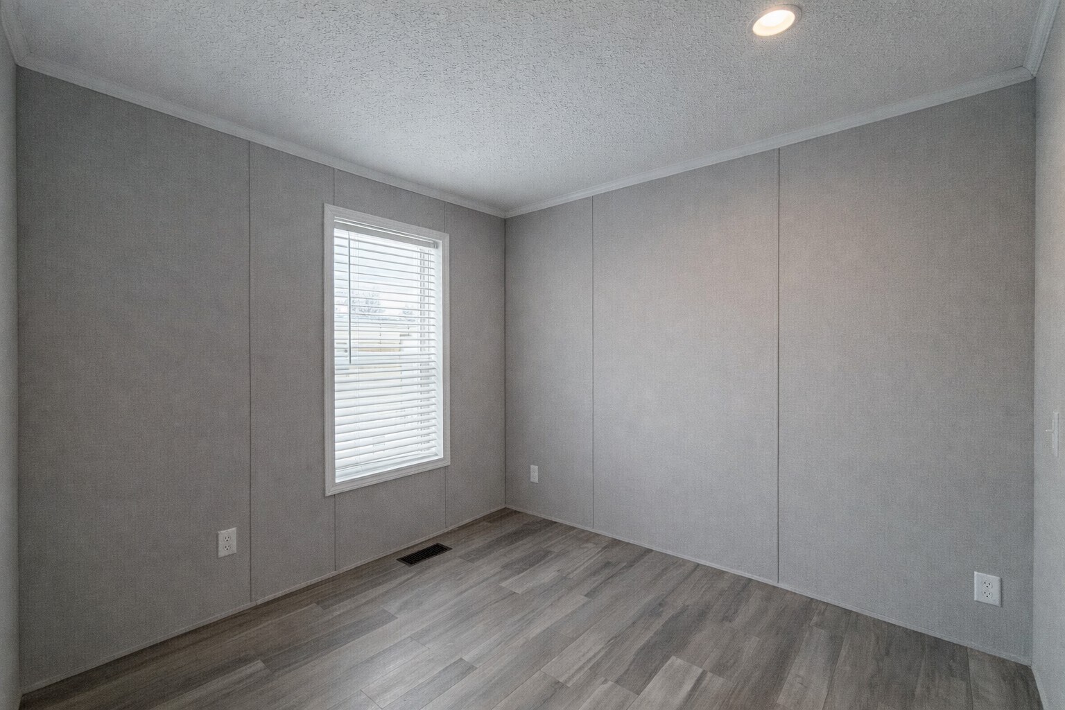 Building Photo - 29805 Jamestown Dr