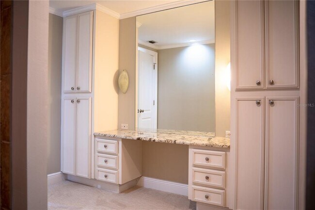 Building Photo - 1 Beach Dr SE