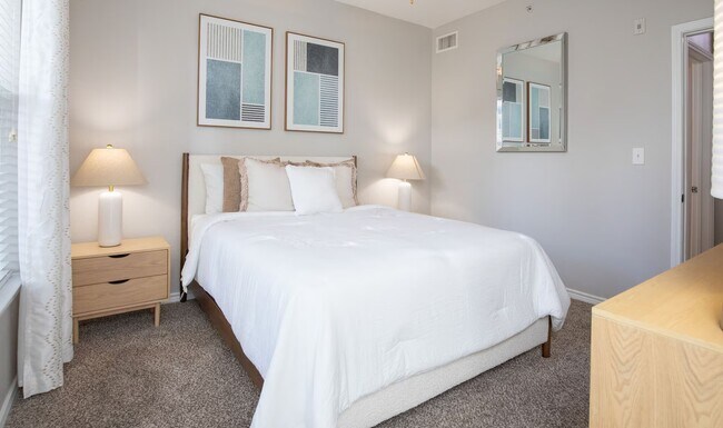 Building Photo - Stylish 2-Bed Home | Prime Location!