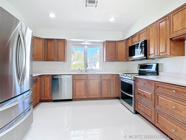 Building Photo - 1200 Poitras Dr