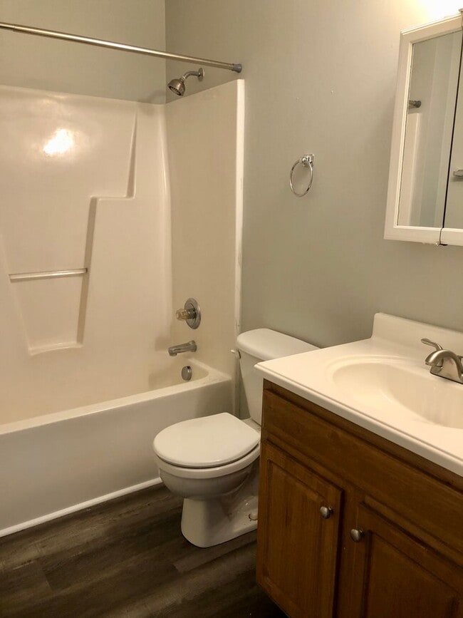 Building Photo - 2017 Grandhaven Dr