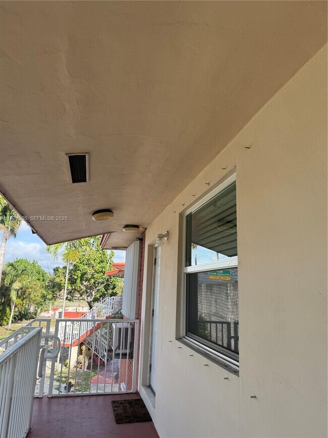 Building Photo - 2915 Plunkett St