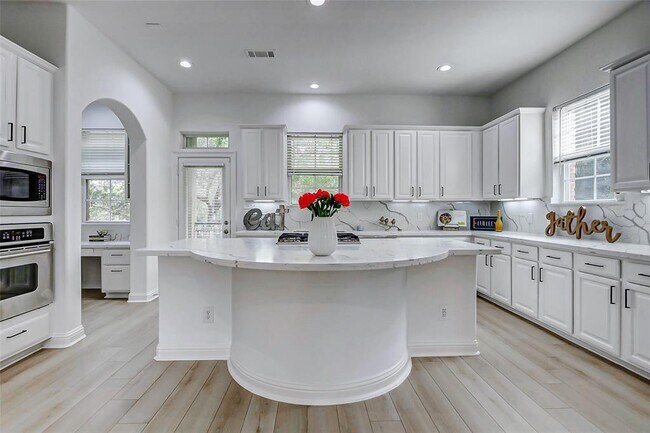 Primary Photo - 5 Versante Ct