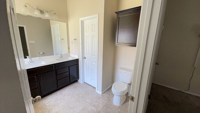 Building Photo - 4 bedroom 2 bathroom house! HOUSING ACCEPTED!