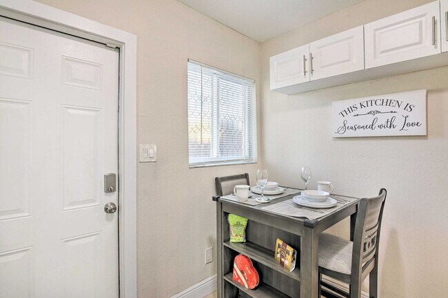 Building Photo - 441 NW 7th Terrace