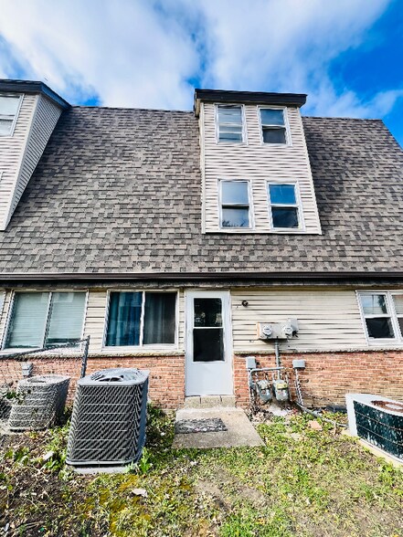 Building Photo - 8884 N 95th St