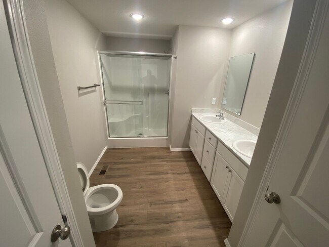 Building Photo - Brand New Home!!