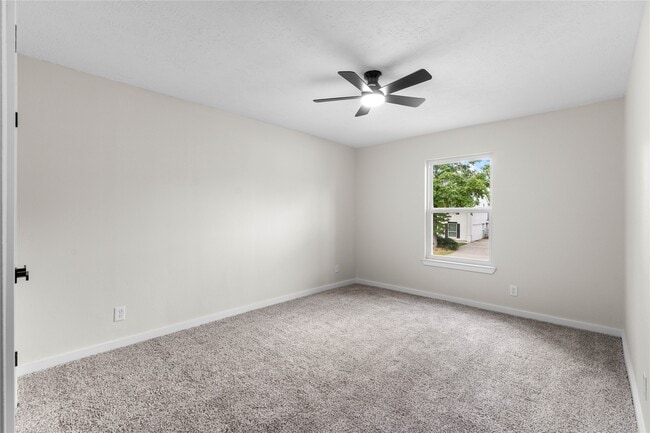 Building Photo - 28814 Enchanted Dr