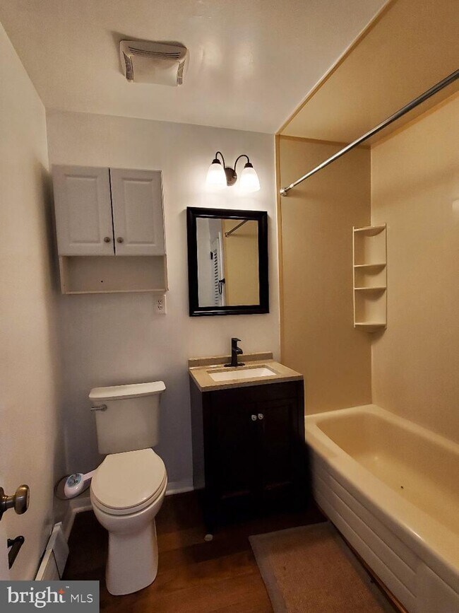 Building Photo - 4802 S Haven Dr