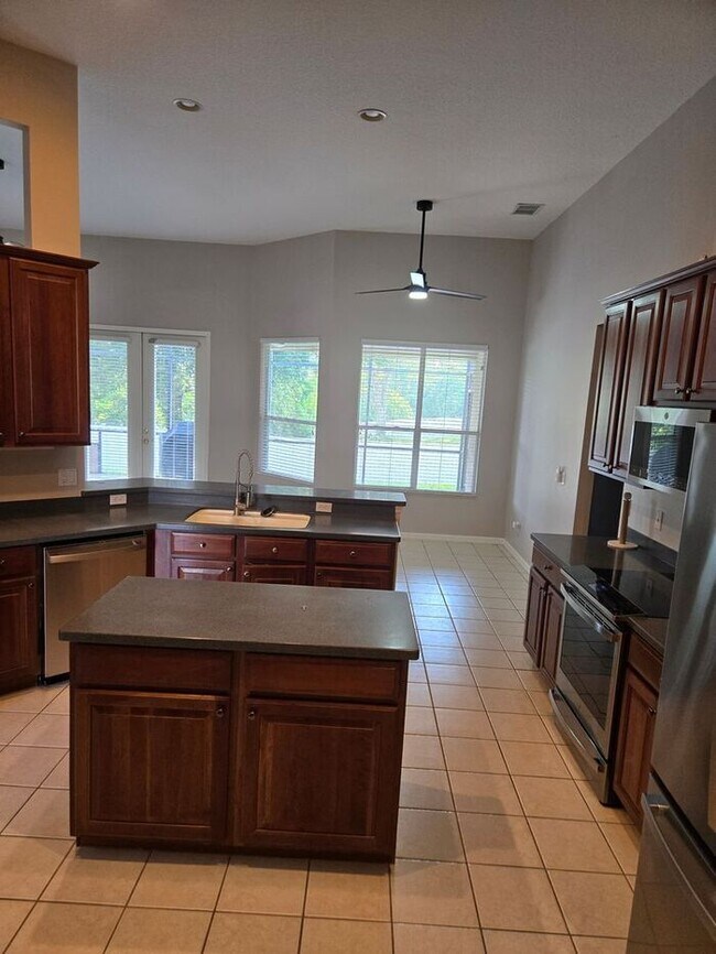 Building Photo - Beautiful 4 Bed 3 Bath Home in Sanford!