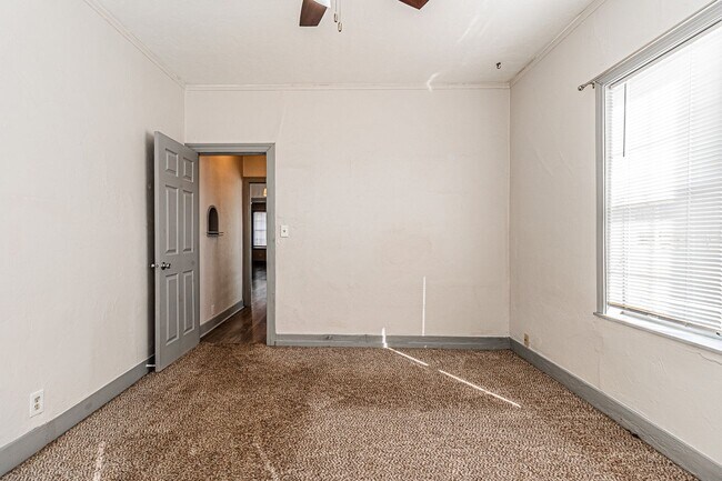 Building Photo - 2 Bed 1 Bath Duplex in NE OKC