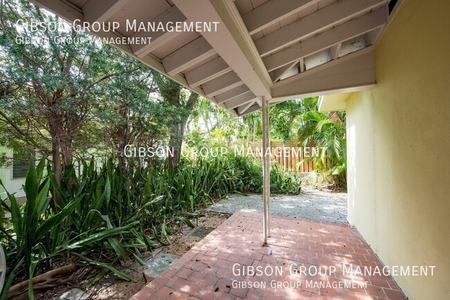 Building Photo - 631 NE 17th Way