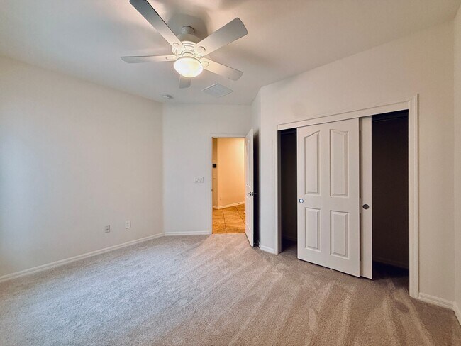 Building Photo - Beautiful Sun City Anthem home-55+ Community Available Now!