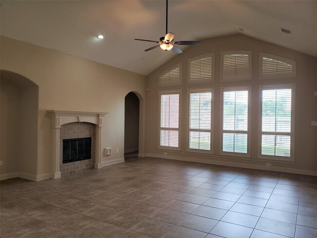 Building Photo - 5402 Valley Country Ln