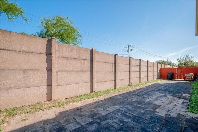 Building Photo - 6302 Wellness Landing Ln