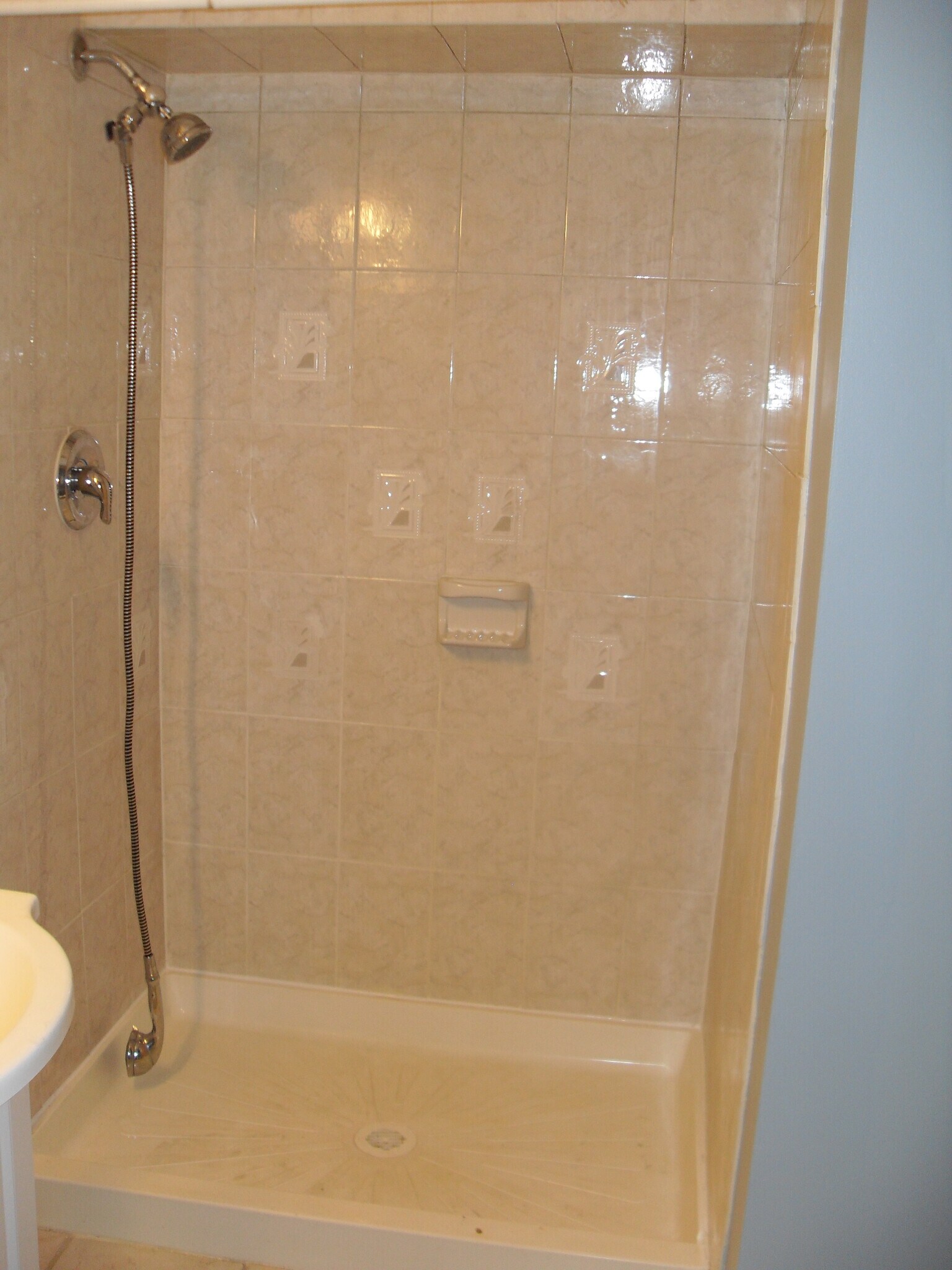 Shower - 3081 McGrane Ct