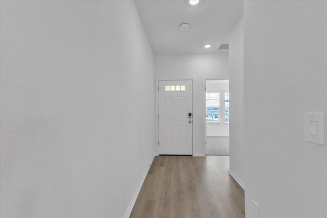 Building Photo - 5028 Hazelnut Ln