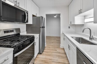 Building Photo - Modern 1 Bedroom Apartments | Recently Renovated | Pet Friendly | Prime Location