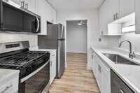 Building Photo - Modern 1 Bedroom Apartments | Recently Renovated | Pet Friendly | Prime Location