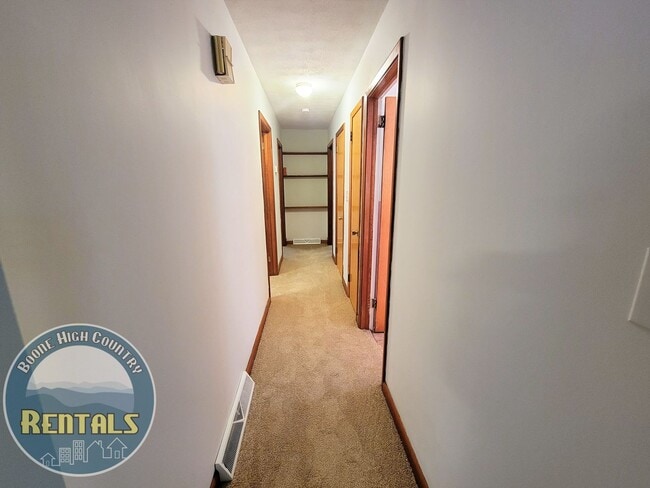 Building Photo - 3bd/2ba Ranch House Next to Watauga Medical Center