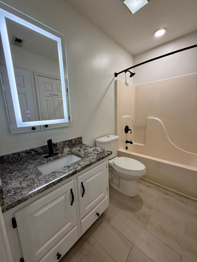 Building Photo - 27 Montford Ct