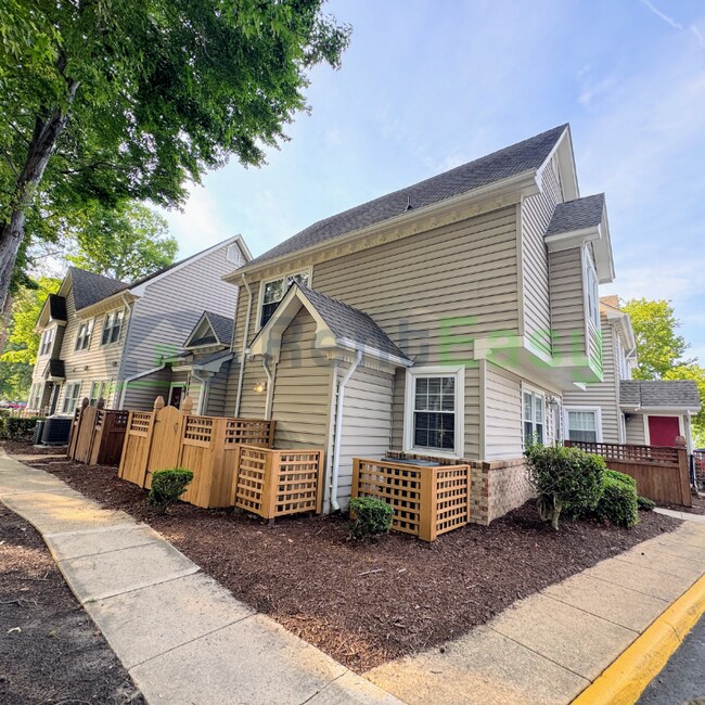 Building Photo - 401 Henley Ct