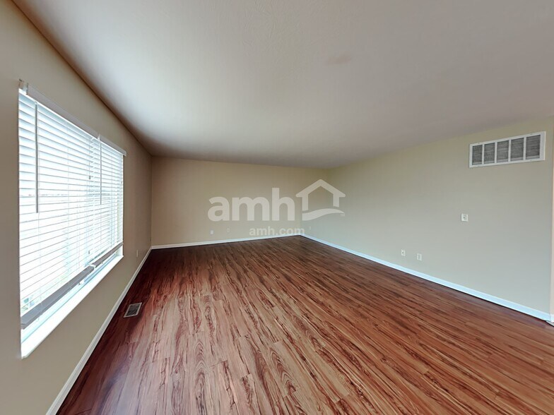 Building Photo - 1231 Candora St