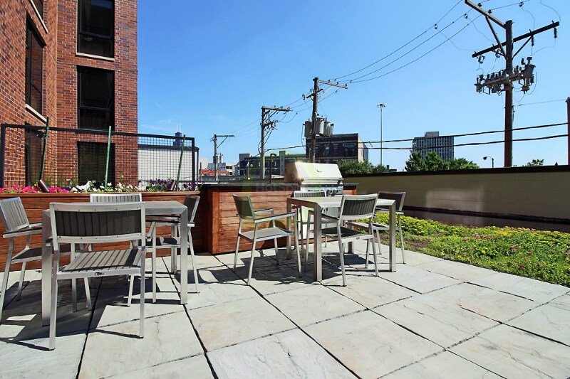 Building Photo - 824 N Milwaukee Ave