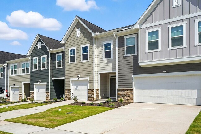 Building Photo - BRAND NEW TOWNHOME Available now, DEPOT 499 in Apex!