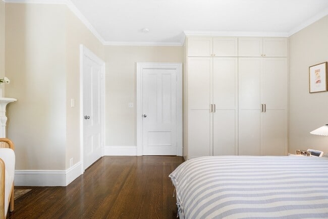 Building Photo - 90 Maple Pl