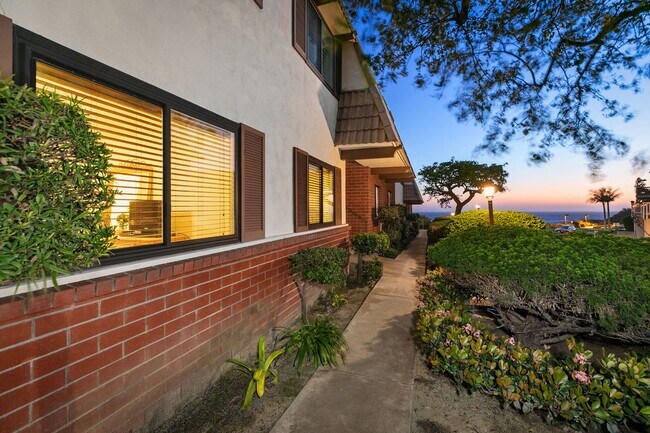 Building Photo - short term rental in the loop