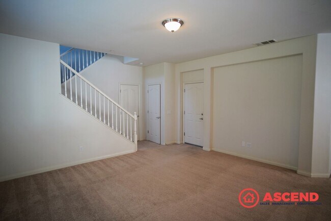 Building Photo - Stunning 4 Bed, 2.5 Bath Home with Pool Access | Southwest Bakersfield