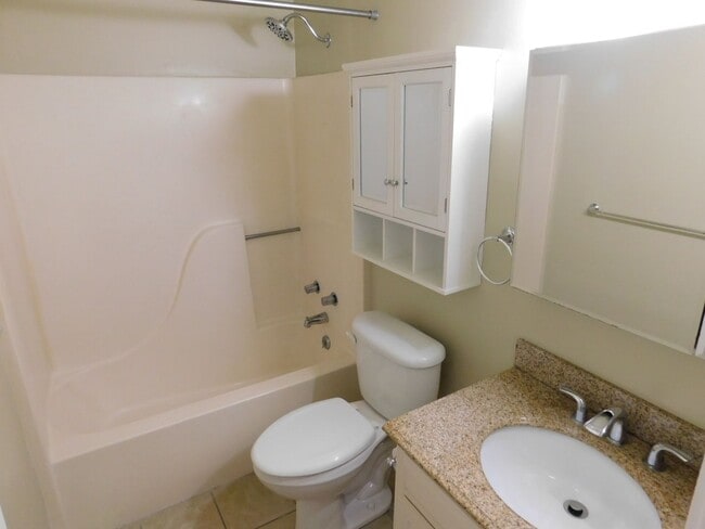 Building Photo - REMODLED