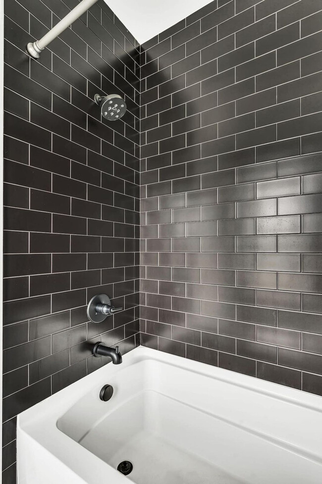 Building Photo - 1332 3rd Ave N