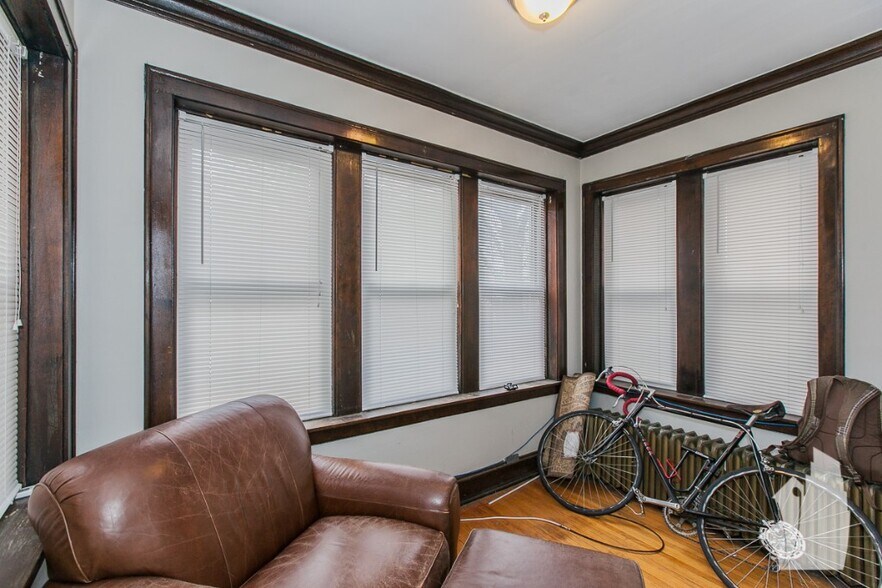 Building Photo - 3511 N Damen Ave