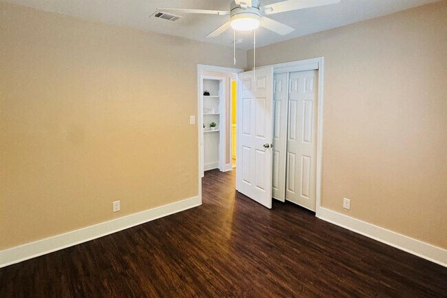 Building Photo - 2701 Little Valley Cove