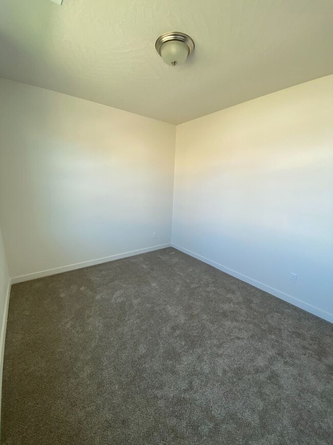 Building Photo - SINGLE FAMILY RANCHER ON ARROW LEAF (APP#146)