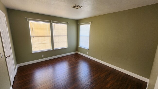 Building Photo - Stunning & REMODELED! 2-Story, 3Bedroom an...