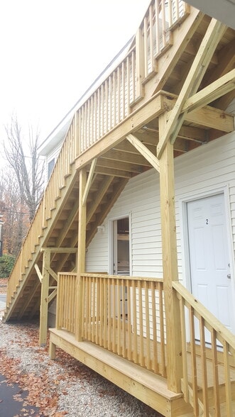 Building Photo - 10 E Main St