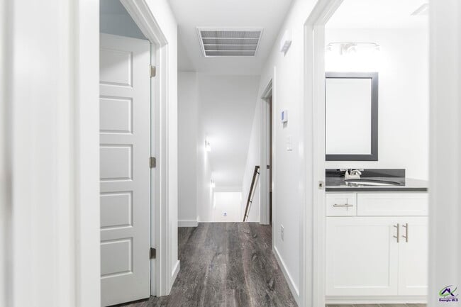 Building Photo - 100 Leisure Pointe Rd