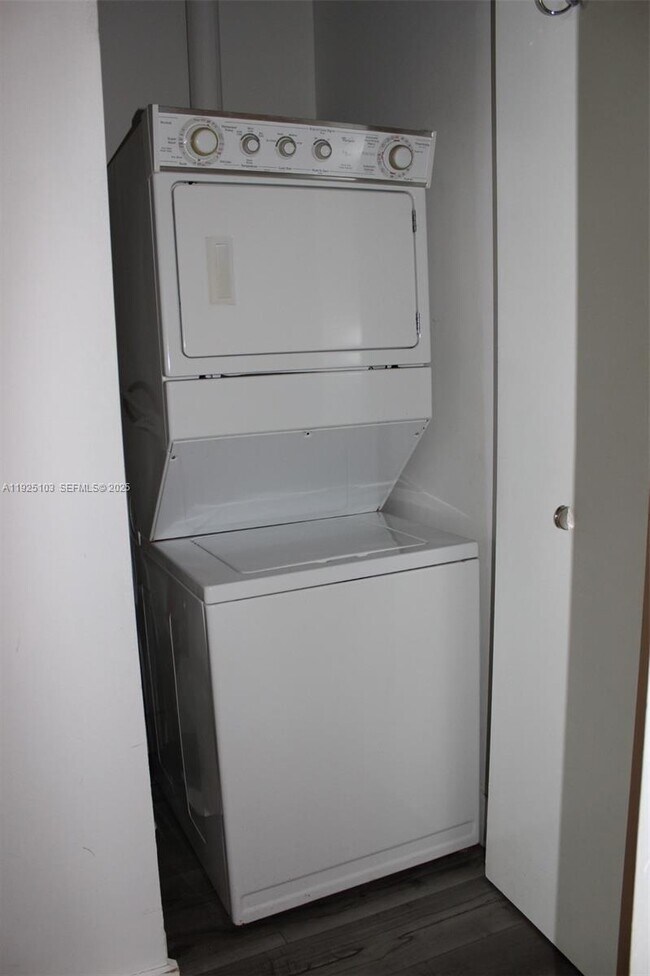 Building Photo - 3029 NE 188th St