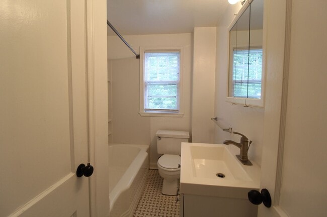 Building Photo - 2 Bedroom Duplex in North Kansas City