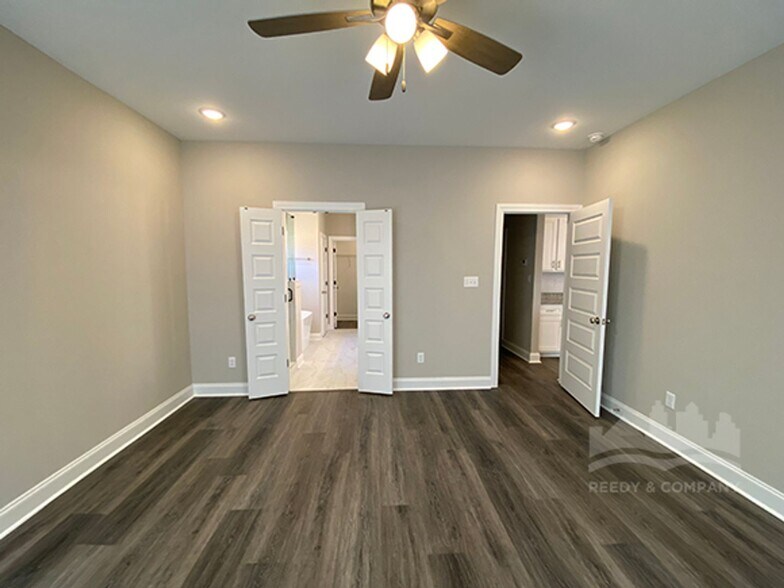 Building Photo - 547 Rosalie Woods Dr