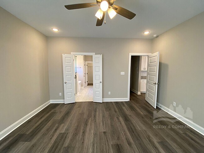 Building Photo - 547 Rosalie Woods Dr