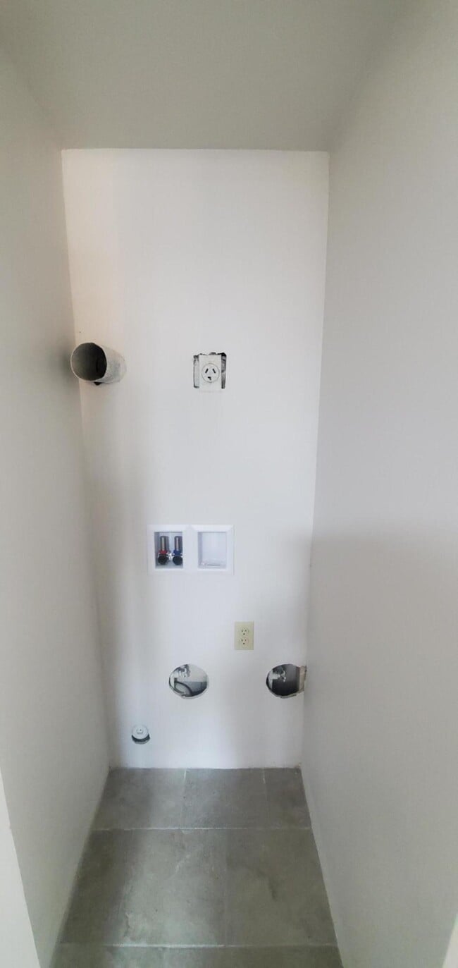 Building Photo - 2909 Beachcomber Dr