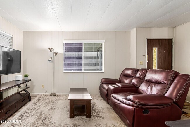 Building Photo - 2650 W Union Hills Dr